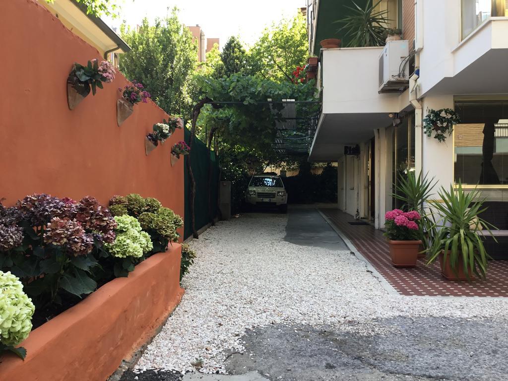 Hotel Mirella Rimini Luaran gambar