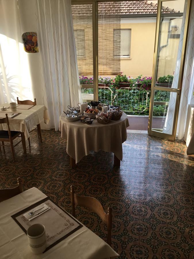 Hotel Mirella Rimini Luaran gambar